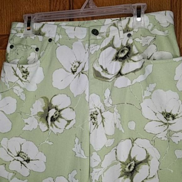Jones Wear Spor1t Pistachio w/Magnolia's Floral 8 - Picture 2 of 5
